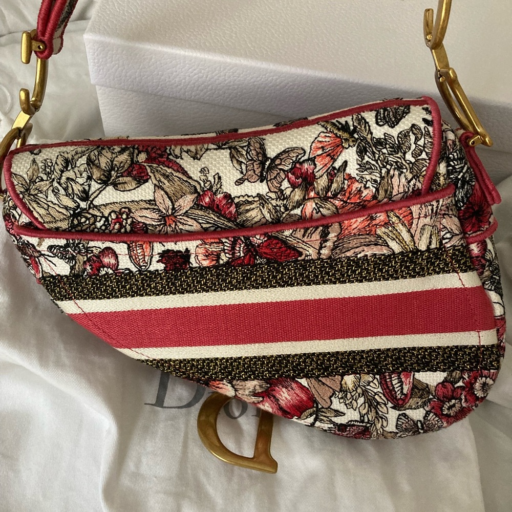 ✅SOLD ✅ Dior Fuschia and Gold Floral Saddle Bag - Picture 4 of 9